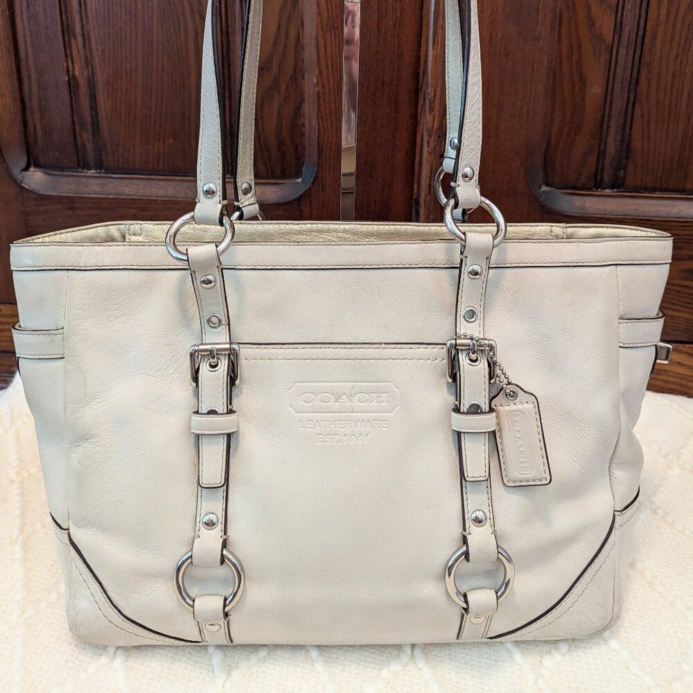 Coach F12343 Beige Gold Leather Shoulder Bag